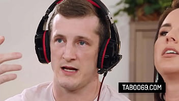 Lonely milf stepmommy let her gaming stepson fuck her doggy