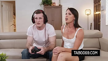 Lonely milf stepmommy let her gaming stepson fuck her doggy