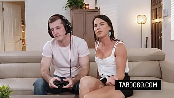 Lonely milf stepmommy let her gaming stepson fuck her doggy