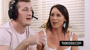 Lonely milf stepmommy let her gaming stepson fuck her doggy