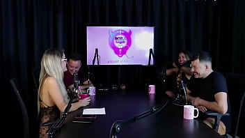 Viveram uma vida oculta no começo pegavam todo mundo em baladas e tinha medo nos atendimentos casal kaliente sheer red