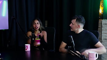 Viveram Uma Vida Oculta No Começo Pegavam Todo Mundo Em Baladas E Tinha Medo Nos Atendimentos Casal Kaliente Sheer Red thumbnail