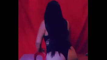 Se pone arrecha mientras chateamos