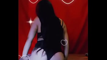 Se pone arrecha mientras chateamos