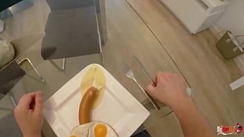 I get my stepmom's ass for breakfast and fuck her