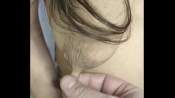 Pierde apuesta y tiene que mostrar las tetas loses bet and has to show her tits