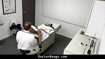Patient doing everything to keep him from telling her parents doctorbangs