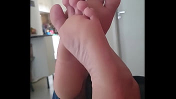 Pés feet