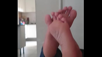 Pés feet