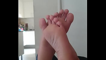 Pés feet
