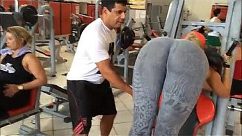 Treino de glúteo no hack machine com ronaldo conde