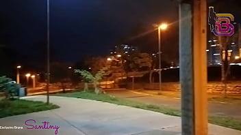 Brigou com o marido e disse que o primeiro que ela visse ia chupar o pau dito e feito a puta da bruna santiny mamou um cara na praça