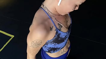 Isa de 18 aninhos treinou cmg edepois fizemos cardio e ganhou leite dentro