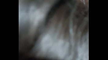 Safadoscasal mulher do corno me fazendo boquete escondido na casa corno