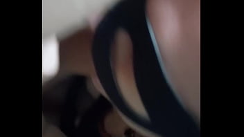 Safadoscasal mulher do corno me fazendo boquete escondido na casa corno