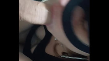 Safadoscasal mulher do corno me fazendo boquete escondido na casa corno