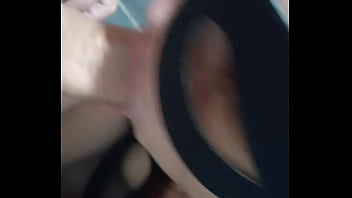 Safadoscasal mulher do corno me fazendo boquete escondido na casa corno