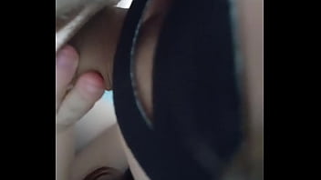 Safadoscasal mulher do corno me fazendo boquete escondido na casa corno