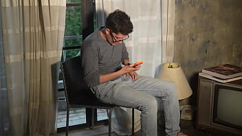 Hermosa latina petite cabalga la enorme polla de su fotógrafo con su estrecho coño rómpeme todo el culo