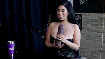 Morena safada demonstra o seu boquete mostra os enormes peitos e a buceta amy yamaguchi sheer red