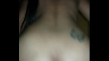 Safada de m com tatuagem dando o cu para o namorado