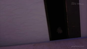 A jovem e os sussurros do casarão legendado em português