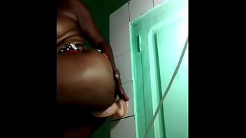 Compilation avec une jupe en perles partie