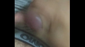 Excitado sem mulher perto o jeito é se masturba