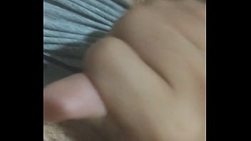 Excitado sem mulher perto o jeito é se masturba