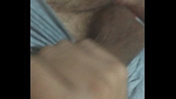 Excitado sem mulher perto o jeito é se masturba