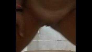 Muy trola y le gusta cojer en grupo