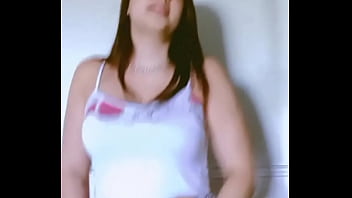 Será que mamãe sabe o que a filhinha posta na net kkkk