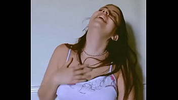 Será que mamãe sabe o que a filhinha posta na net kkkk