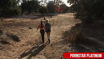 Sexy milf mindi mink eats blonde samantha rone's wet cunt in the wild