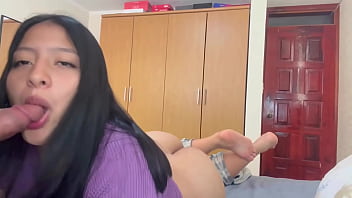 Mi cuñada me descubre masturbándome con sus interiores