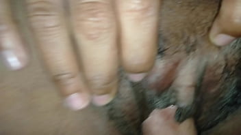 น้ำเงี่ยนในรูหีของเพื่อนสาว