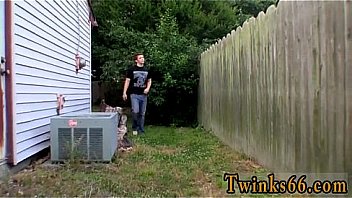 Gay Muscle Solo Pissing Pissing And Jerking Out Some Hot Juice thumbnail