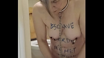 2025 01 15 esclave f lèche les wc