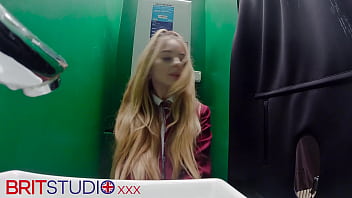 Teen student sucks cock