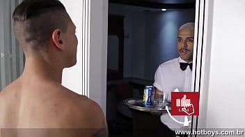 Garçom Gostoso Me Socou Pica thumbnail