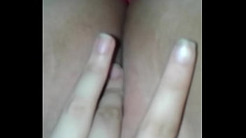 Jovem se masturbando