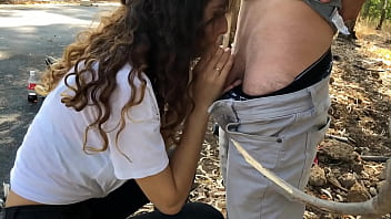 Quería sentir su pene y me lo hico en público