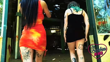 Analeya et trixy vraies coquines se partagent une bite d'étalon