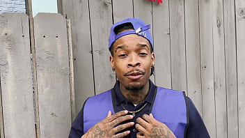 Delivery man drops off more than a parcel to la la valentine