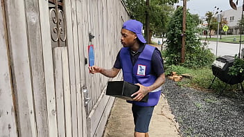 Delivery man drops off more than a parcel to la la valentine