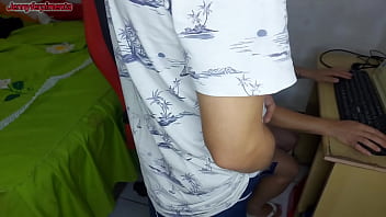 A Patroa Faz Seu Trabalho Com A Bucetinha Molhada Para Que Eu Não Deixe Reclamação Para Seus Superiores thumbnail