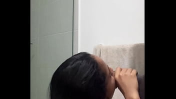 Cute girl gives a good massage with her mouth to a stranger's cock amateur couple nysdel