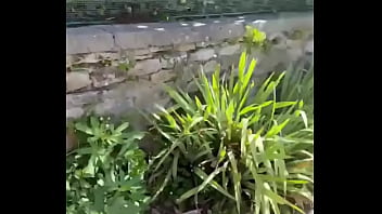 Je me fous à poil dans des lieux historiques et je me touche sans retenue