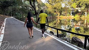 Fui caminhar no parque encontrei esse safado não resisti acabei deixando ele me fude bem gostoso video completo no red