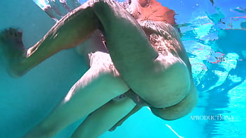 Underwater fuck in the pool